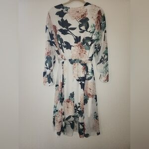 Women's Floral Wrap Dress Size14 Mid- Length NWOT